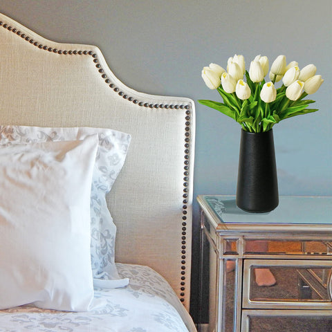Mandy's bendable stems enable crafted custom bouquets and focal points.