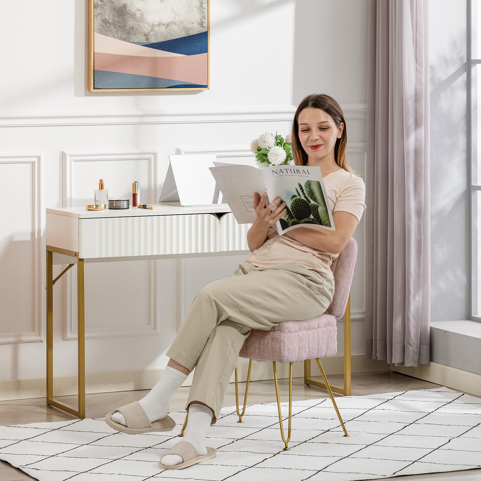 Manyday Vanity Chair with metal legs and anti-slip feet for stable use.