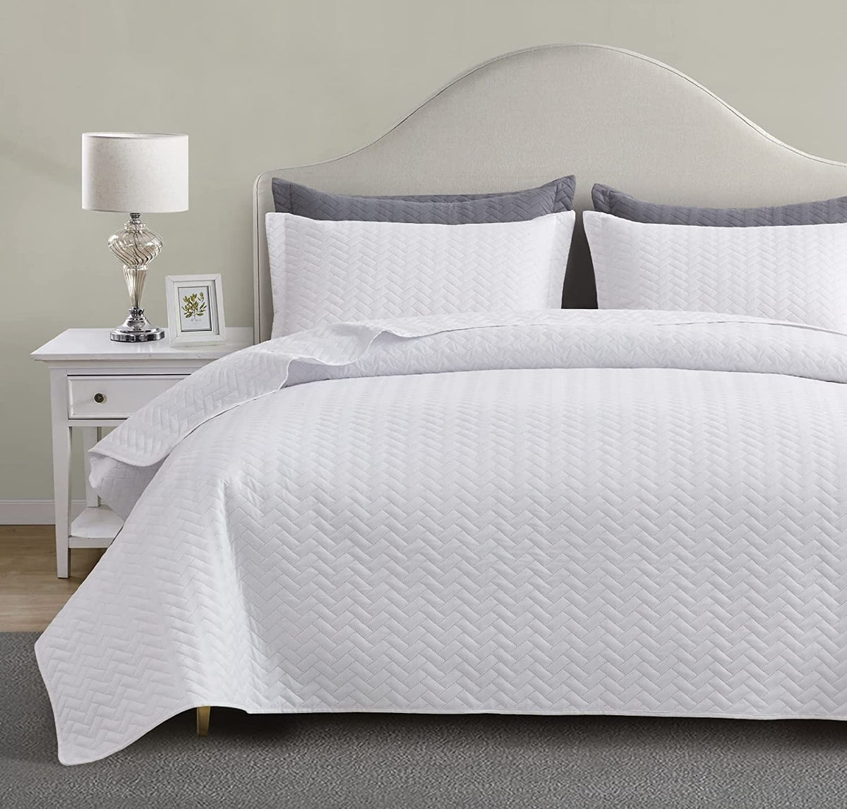 Maple&Stone white quilt set with queen size, chevron pattern for breathable year-round comfort.