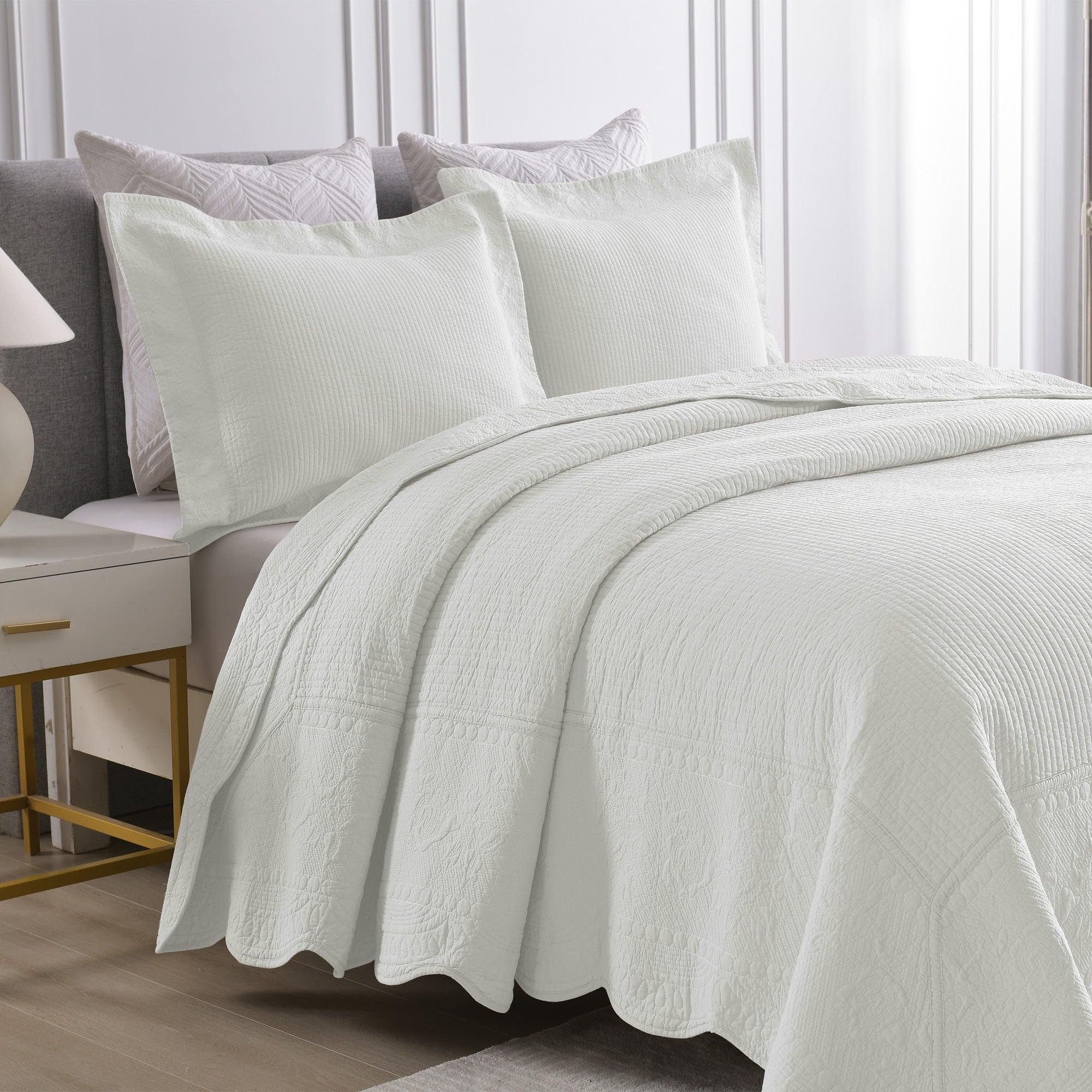 MarCielo 100% cotton quilt coverlet offers gentle skin feel and moisture wicking.