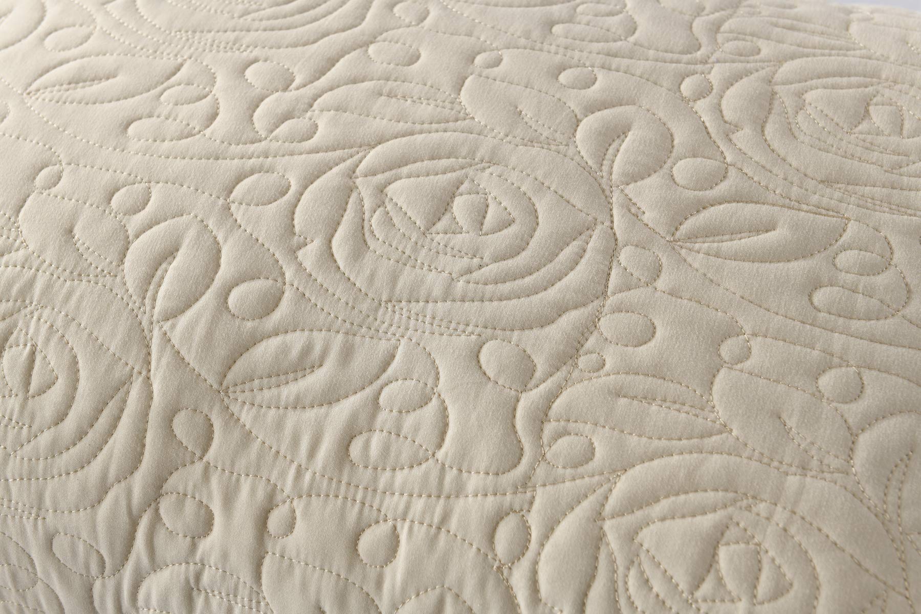 MarCielo envelope closure on beige pillow sham for snug fit
