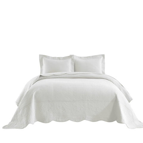 Queen quilt measures 100x106 inches for generous bed coverage.