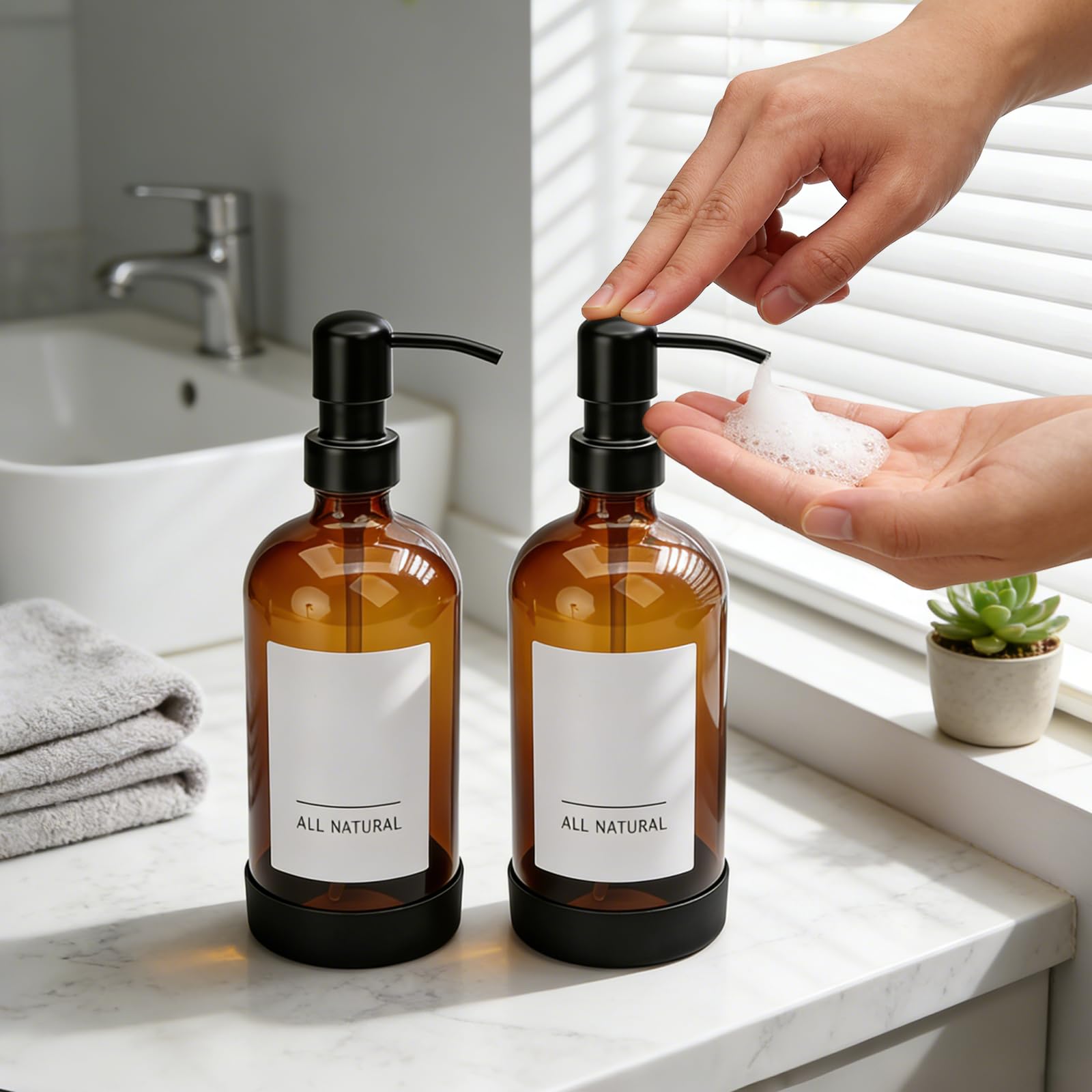Maredash secure packaging protects amber glass bottles during shipping.
