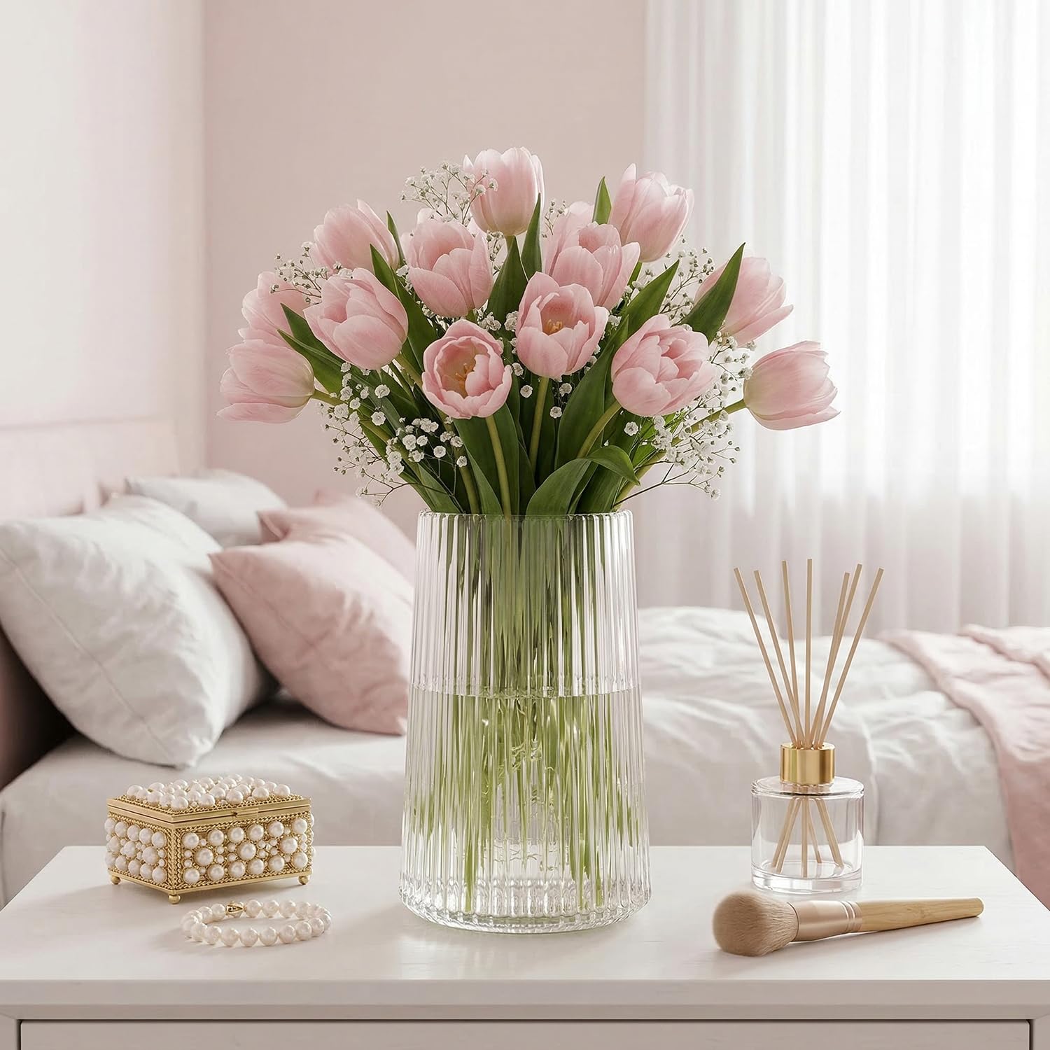 MARTAGE 8-inch ribbed vase ready for bouquet display on table