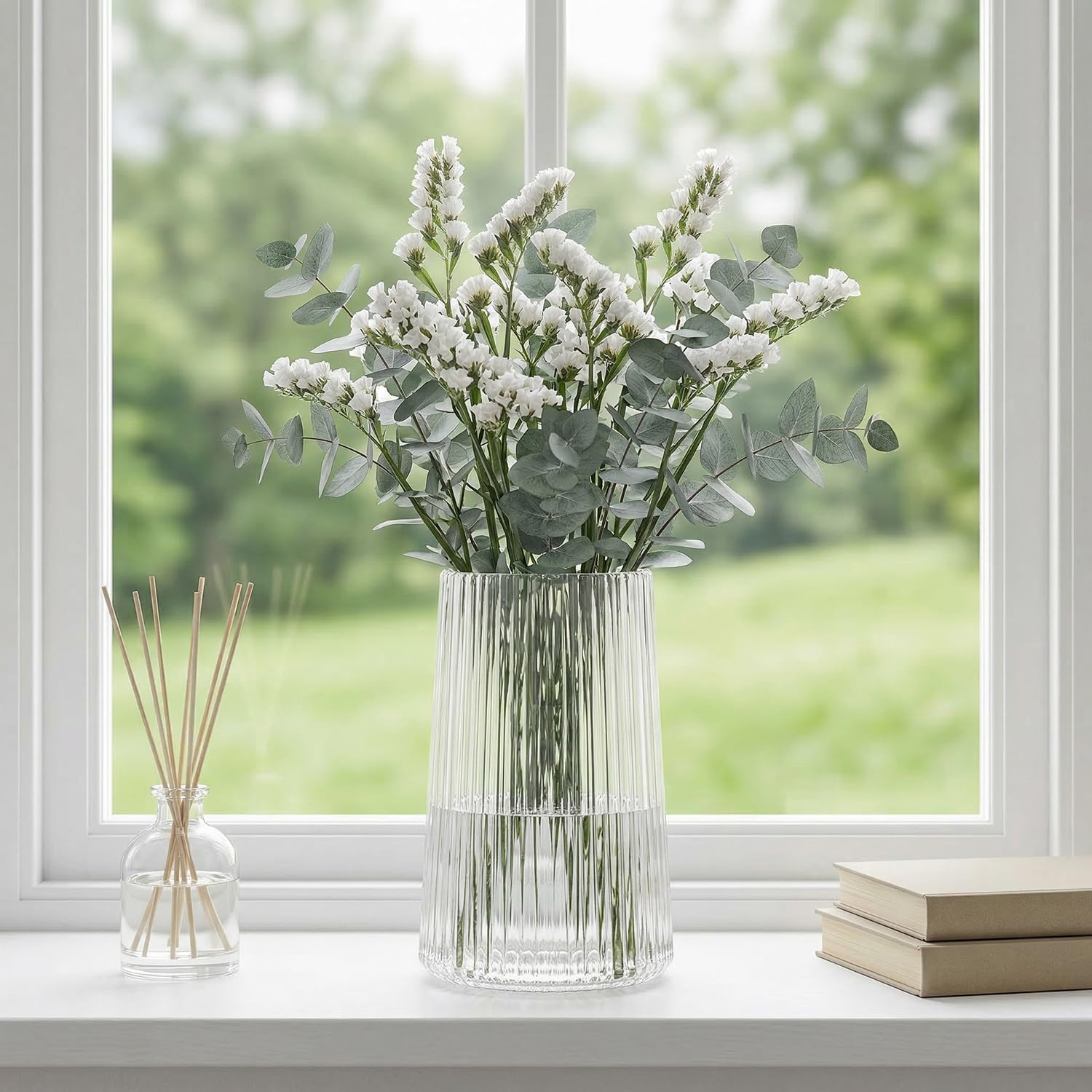 MARTAGE ribbed vase close-up texture highlighting craftsmanship and clarity