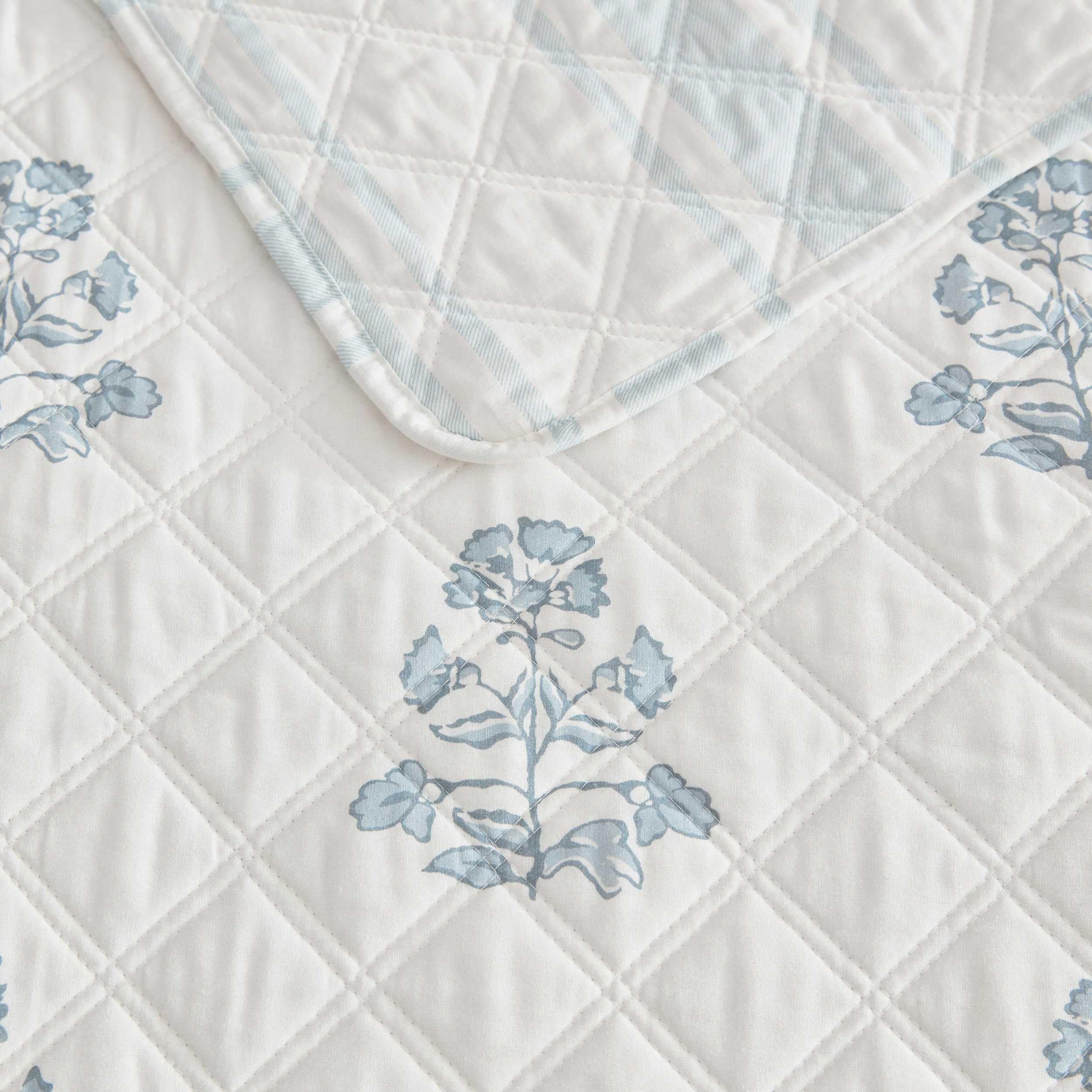 Martha Stewart queen quilt set full queen size with generous coverage.