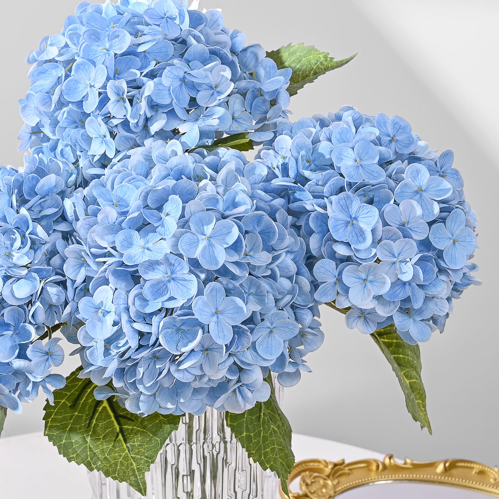 MARTINE MALL blue hydrangea ideal for weddings and events centerpieces