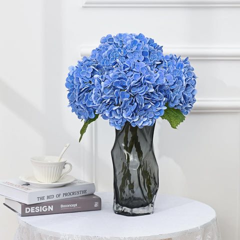 MARTINE MALL wedding centerpiece hydrangea complements elegant tables