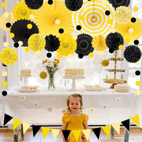 Marwey ribbon rolls help customize decoration layouts with simple ties.