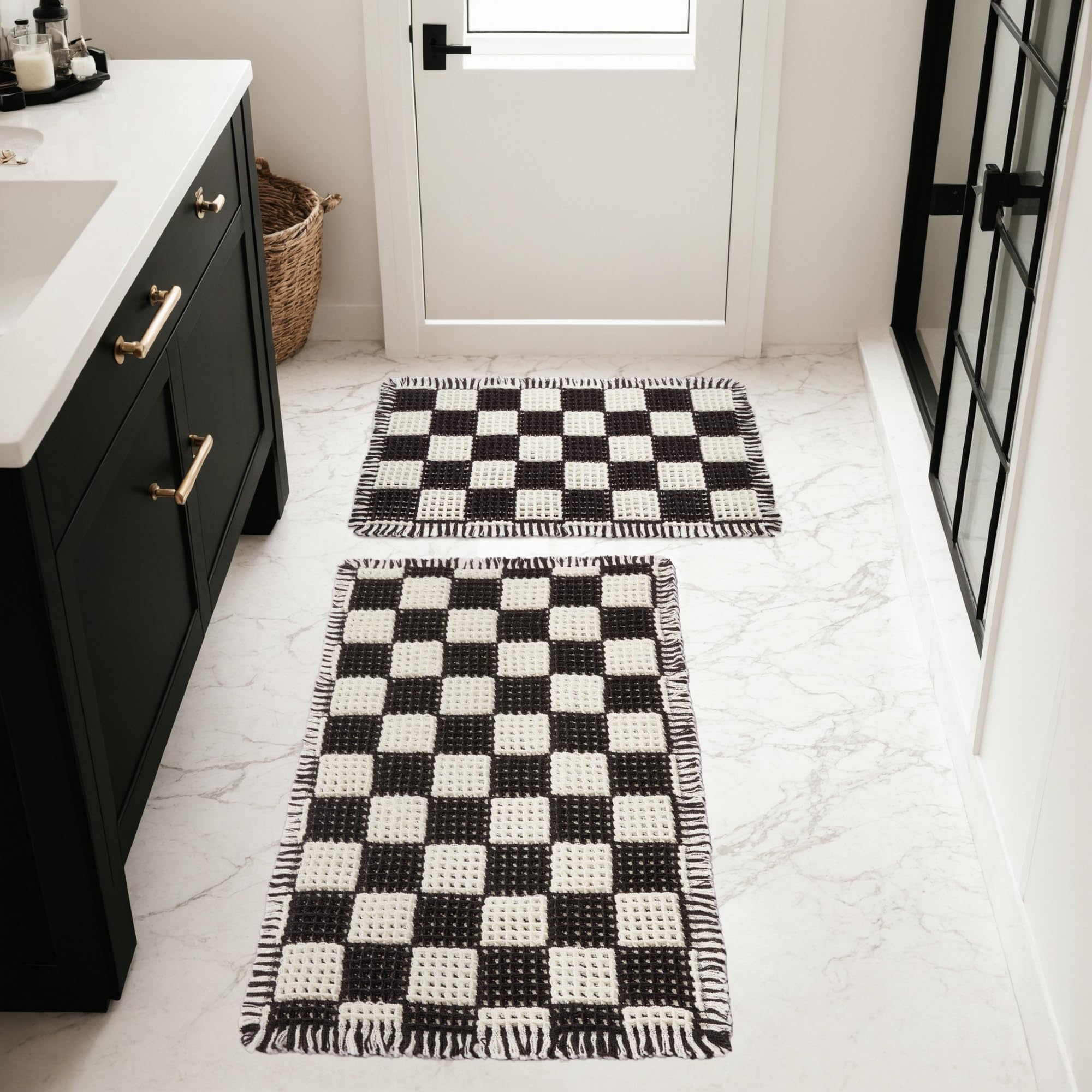 MatEssenz absorbent quick-dry weave speeds moisture evaporation after showers.