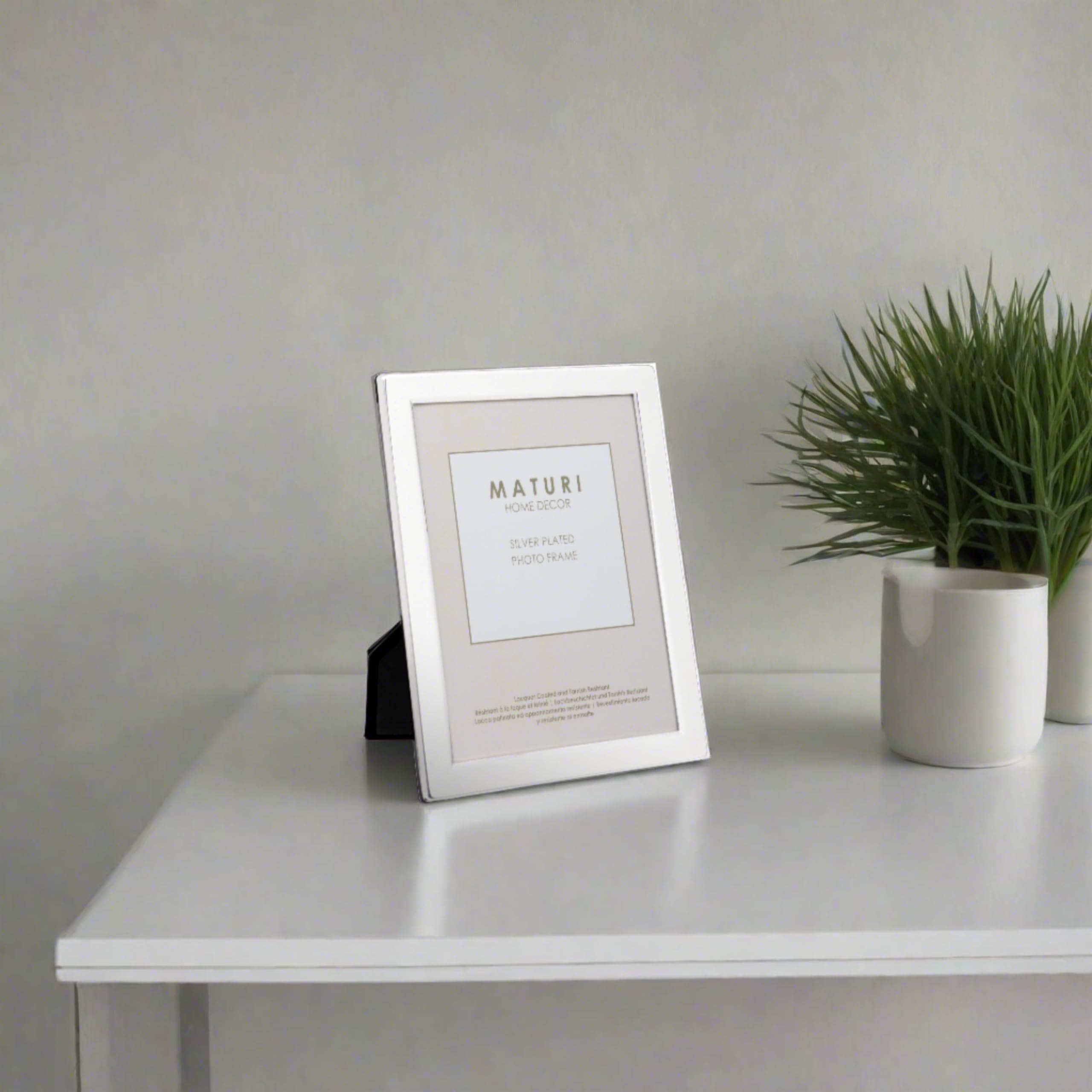 Maturi silver-plated frame lacquer coating helps resist tarnish for lasting shine.