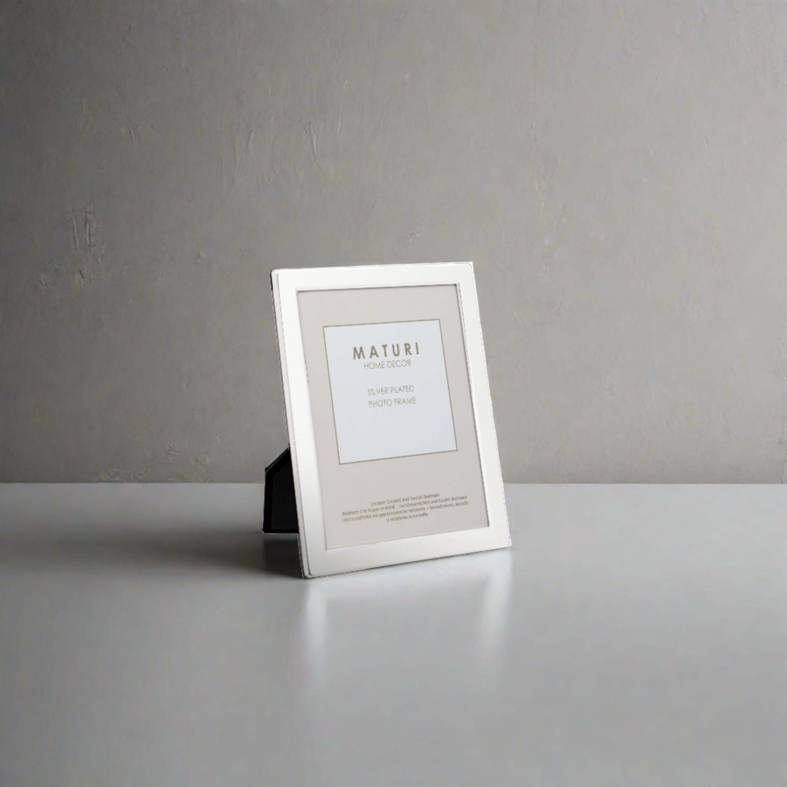 Maturi velvet-backed interior supports photos securely and elegantly.