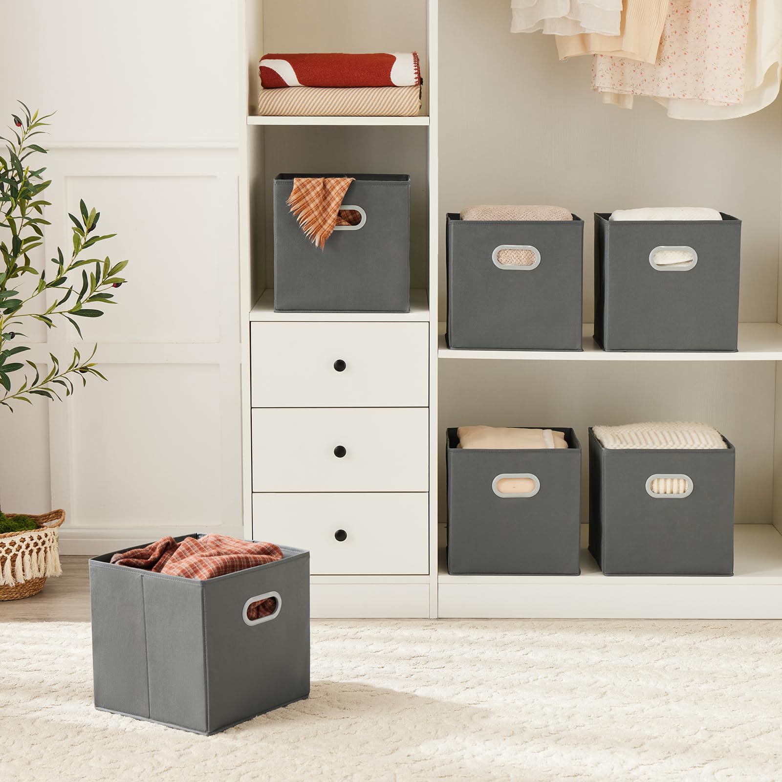MAX Houser bin handle close-up shows dual grips for easy transport.