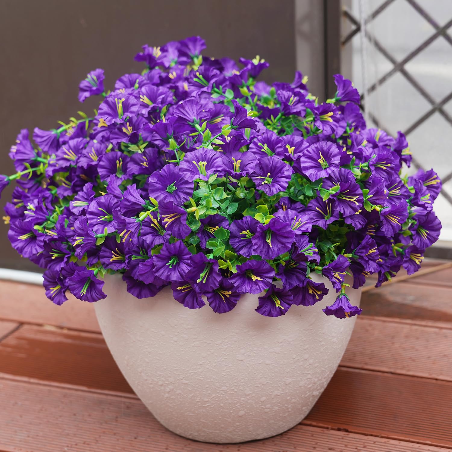 Maxkes outdoor bouquet with easy care and all-season color.