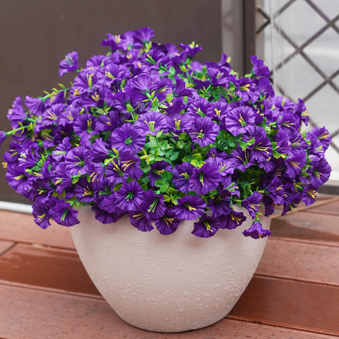Maxkes outdoor bouquet with easy care and all-season color.