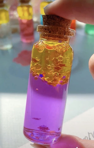 MaxMau compact 15ml bottle with wide mouth for easy filling.