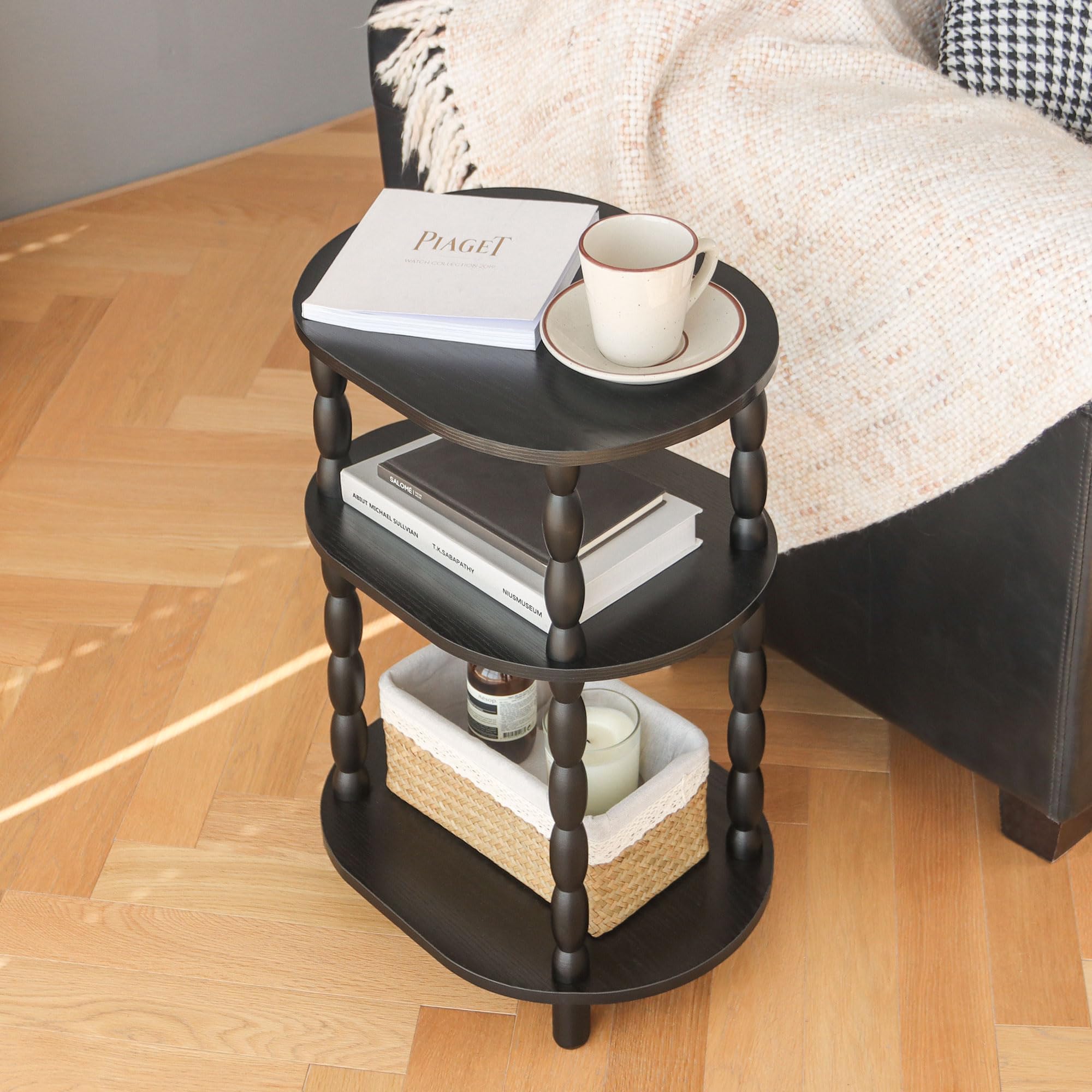 MaxSmeo compact design fits small spaces without sacrificing storage.