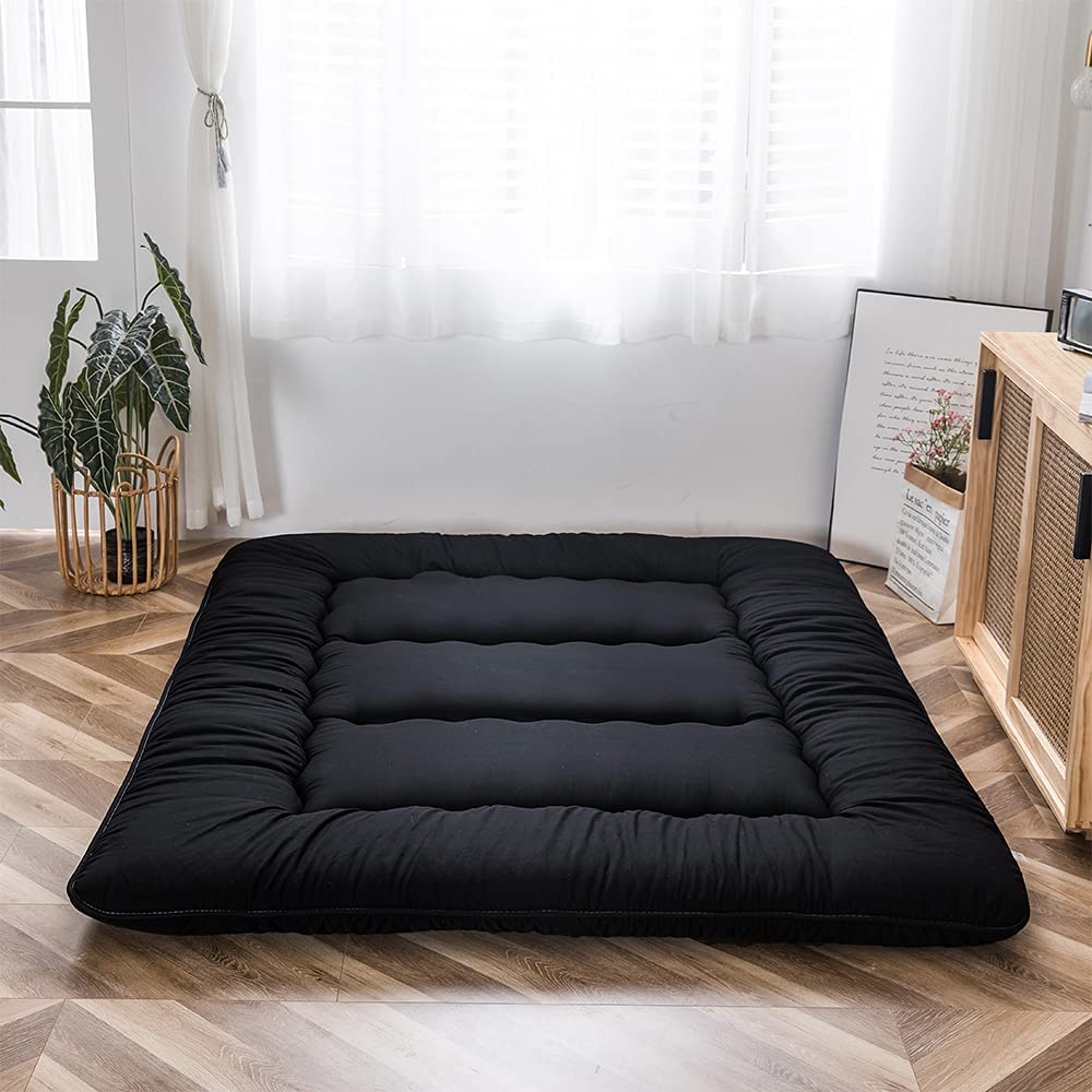 MAXYOYO dustproof cover keeps the futon clean between uses.