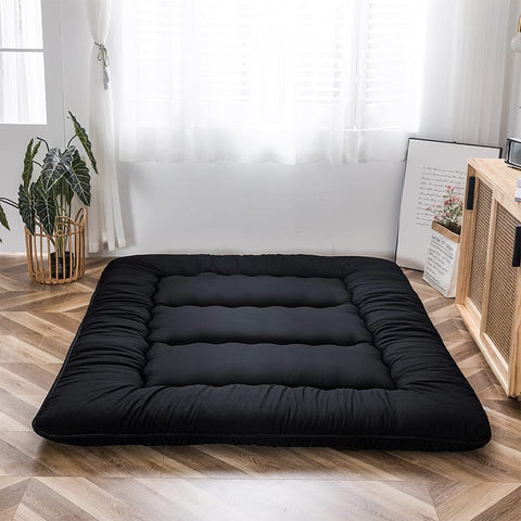 MAXYOYO dustproof cover keeps the futon clean between uses.
