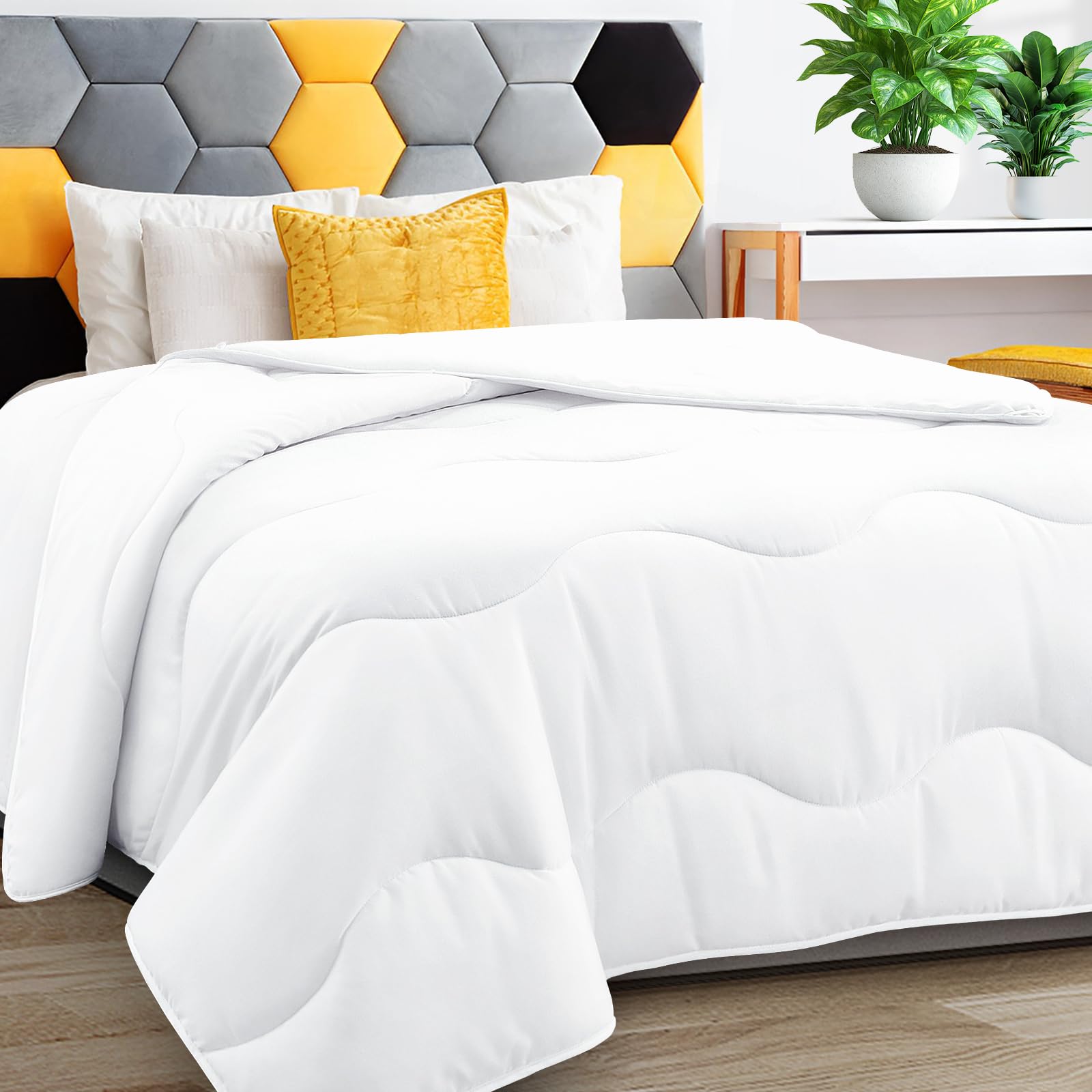 MEELUS Lightweight Comforter outer view shows soft white fabric for all-season comfort.