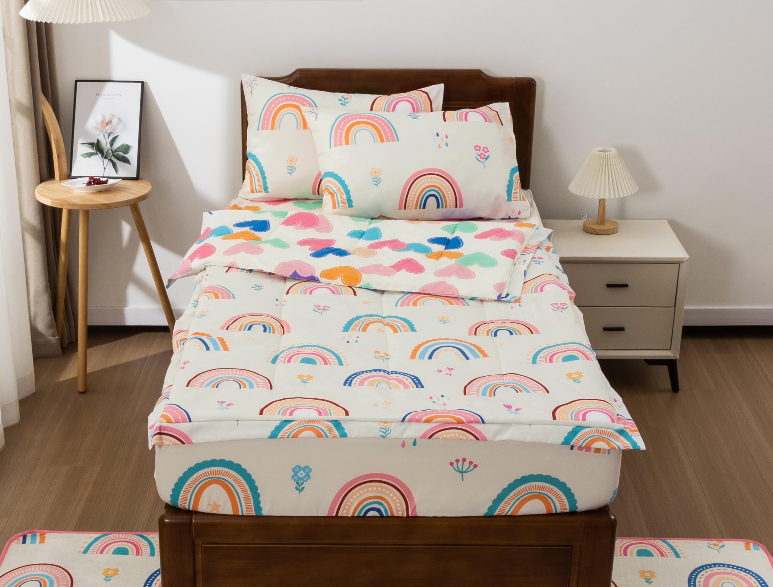 Meeting Story zipper closure detail shows easy on/off and secure bed fit.