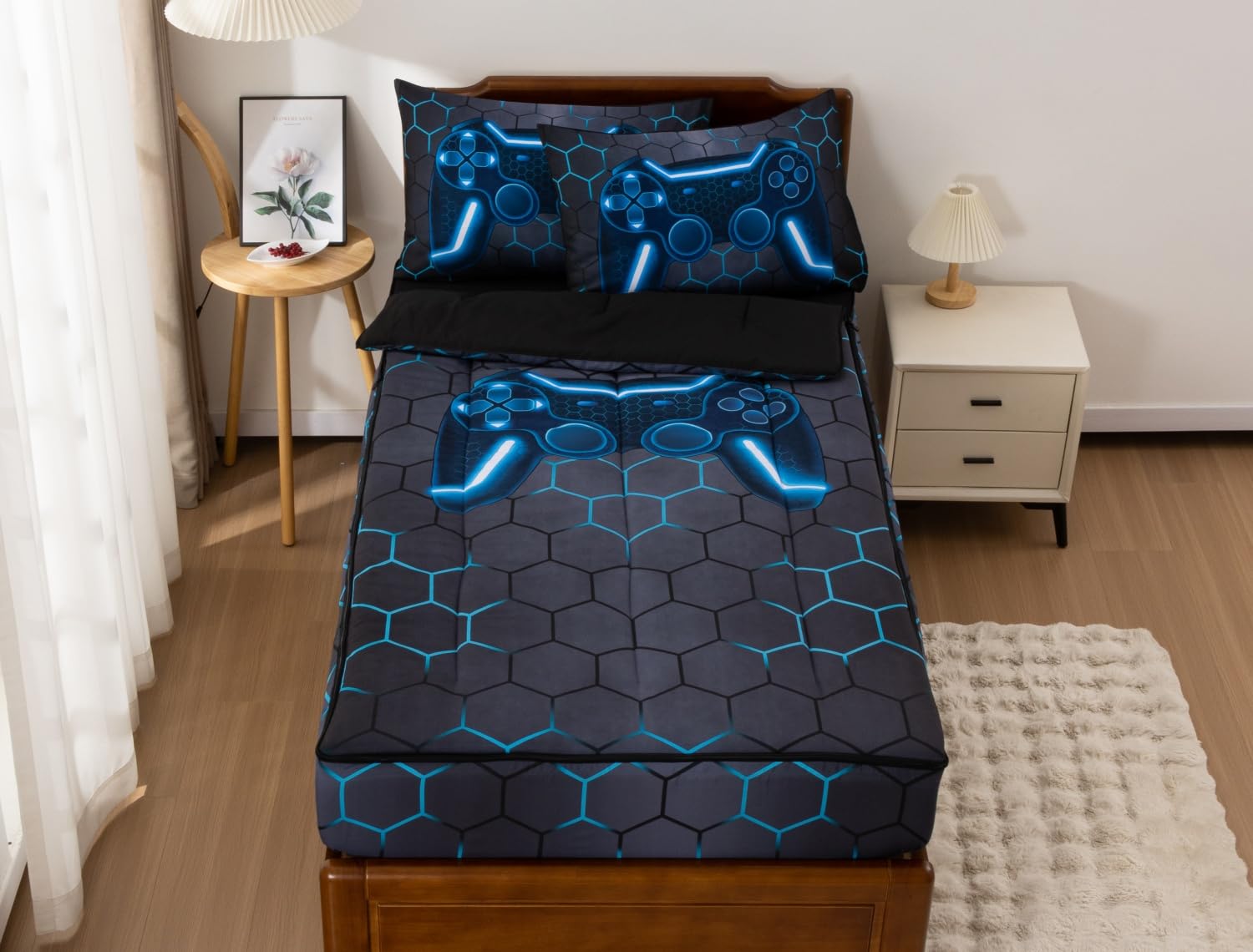 Meeting Story zipper design links comforter and bed cap for warmth