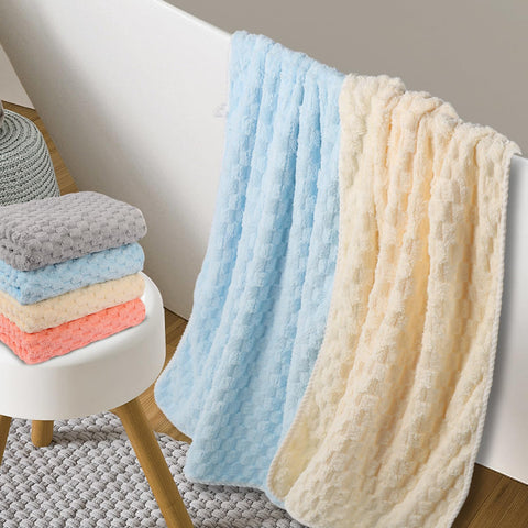 Meishiqi extra-large 35x70-inch plush towels providing ample wrap-around comfort.