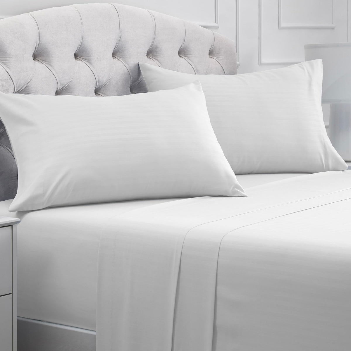 Mellanni queen sheets set packaging image highlights lightweight luxury and easy care.