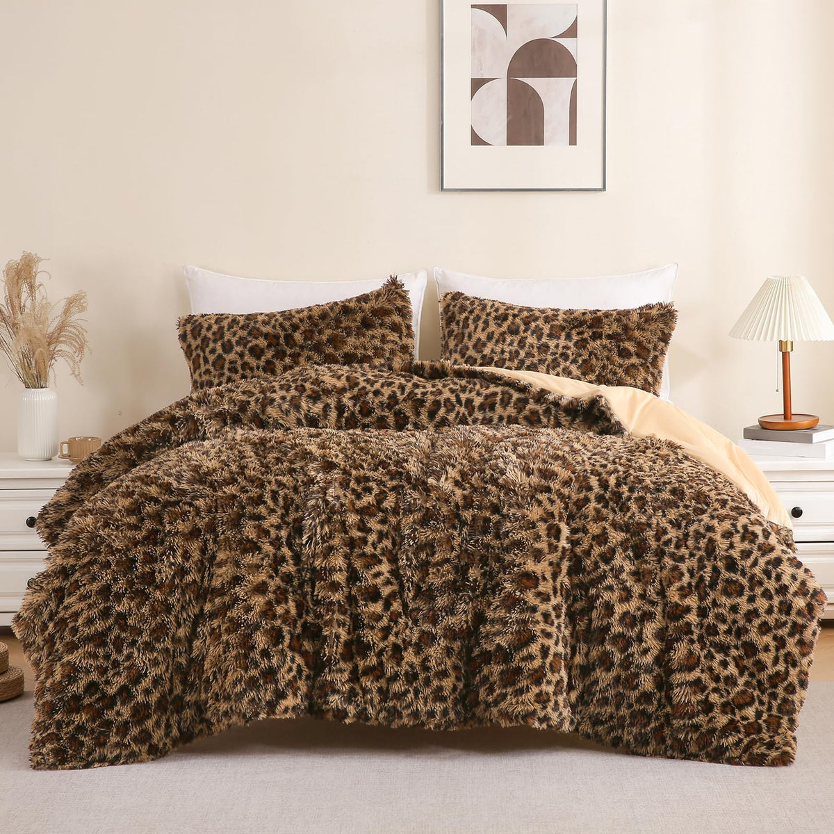 Melo10PM cheetah-print fluffy faux fur comforter top close-up showing plush texture for cozy nights