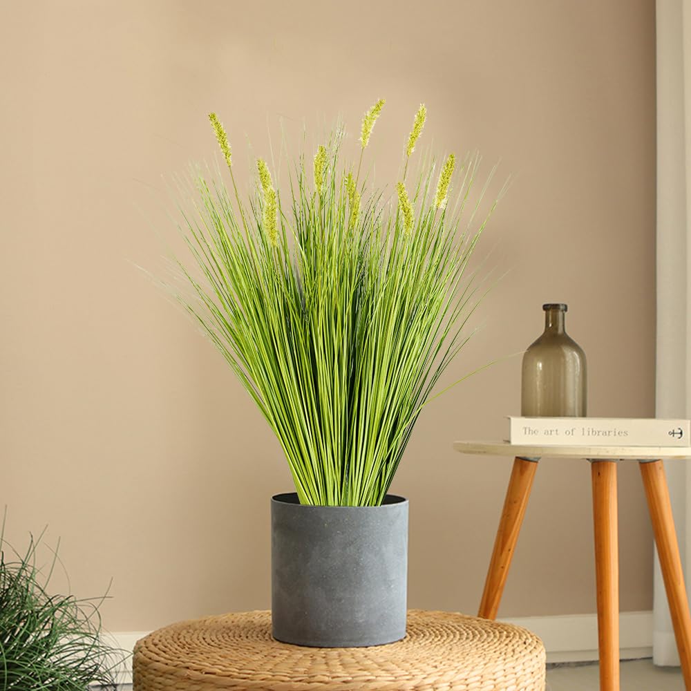 Melorca&Guilla porch display with tall grass boosts entryway charm