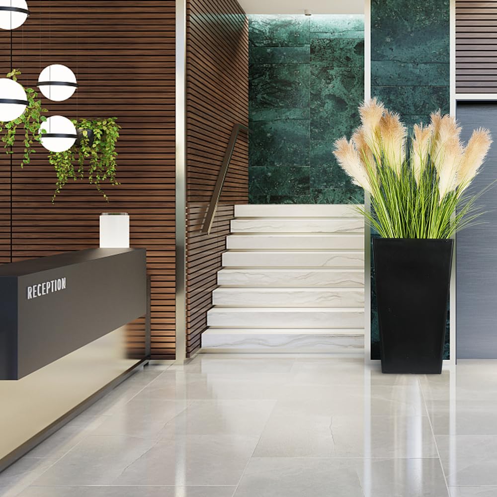 Melorca&Guilla vase centerpiece with tall artificial grass arrangement.