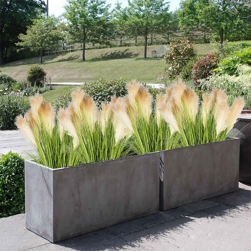 Melorca&Guilla packaging-ready artificial plants arrive neatly packed.