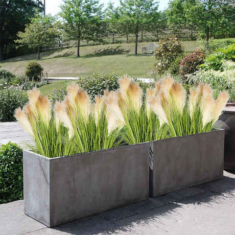 Melorca&Guilla packaging-ready artificial plants arrive neatly packed.