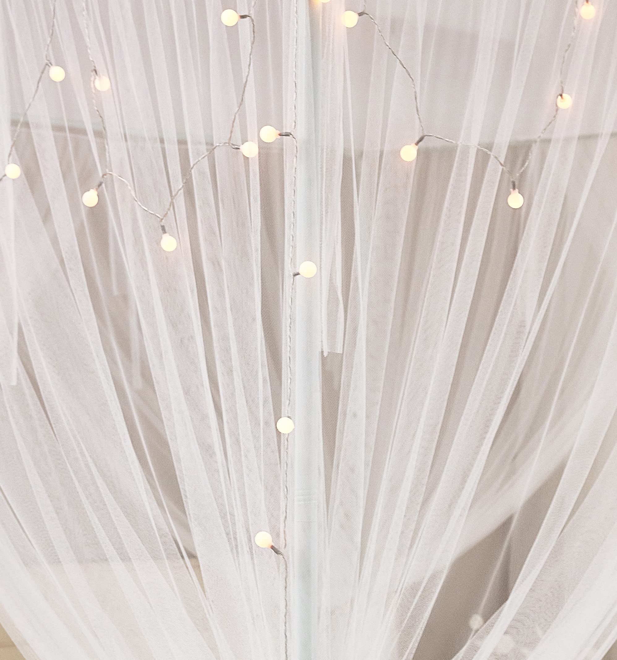 Mengersi outdoor-ready canopy usable indoors or outdoors for versatile spaces.