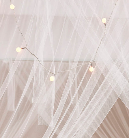 Mengersi ribbon lights detail adds warm glow and ambiance.
