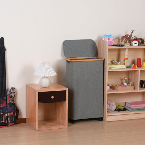 Merkisa lid keeps laundry odor contained and controlled.
