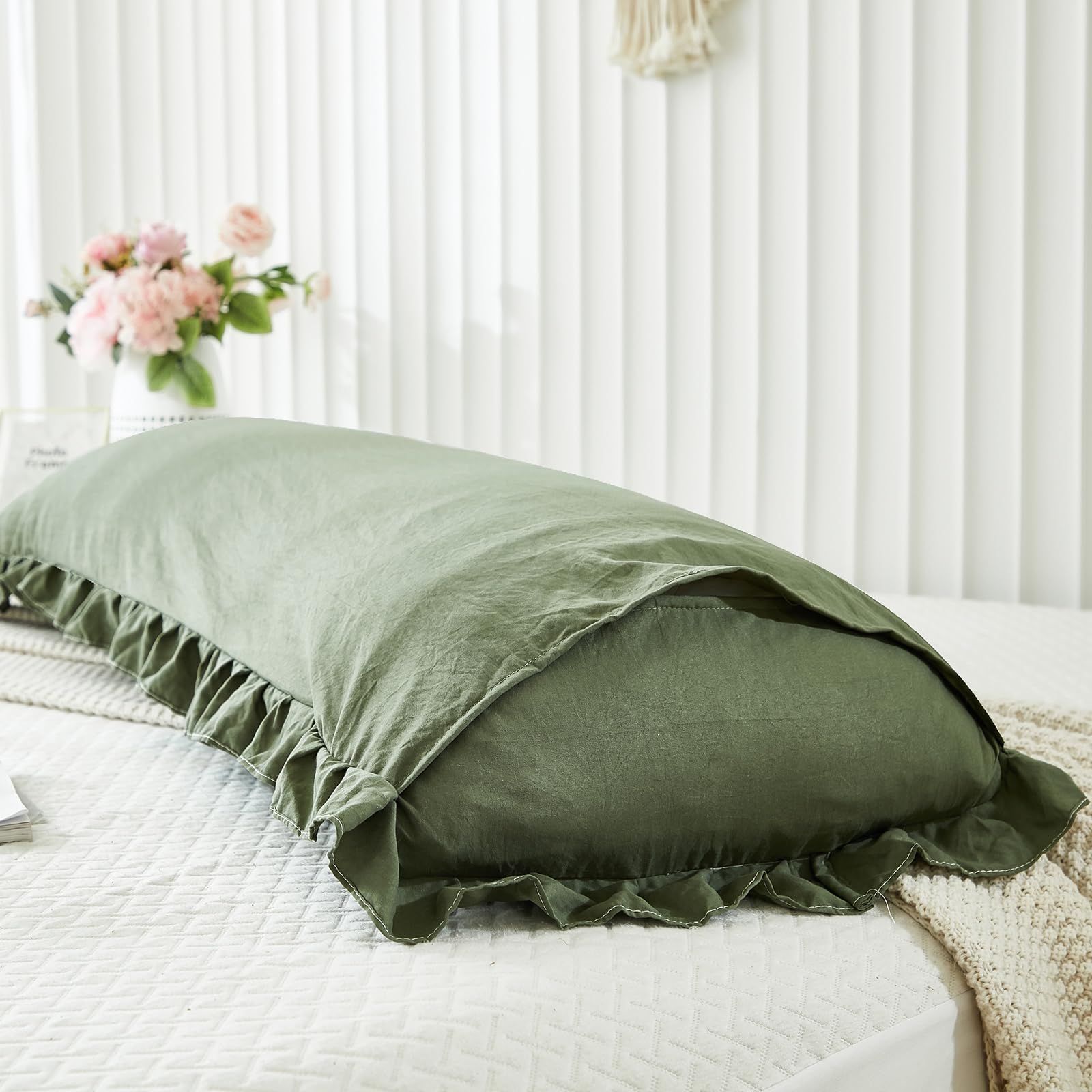 Merryword wrinkle-resistant design maintains tidy appearance after use.