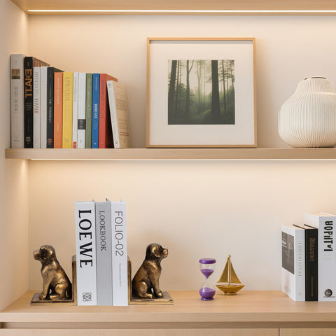 Mervkis heavy-duty bookend keeps large volumes upright.
