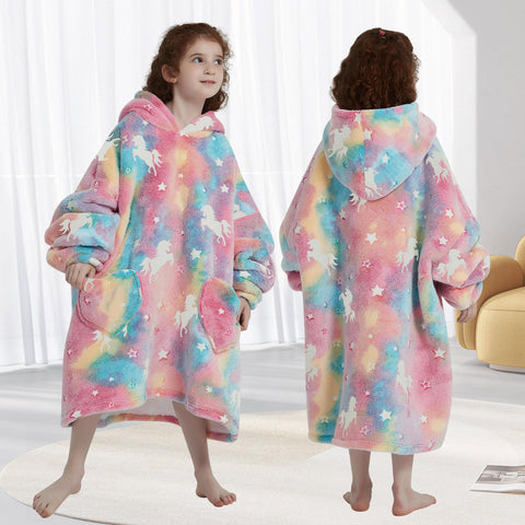 Mewkou oversized one-size-fits-all hoodie suitable for growing kids.