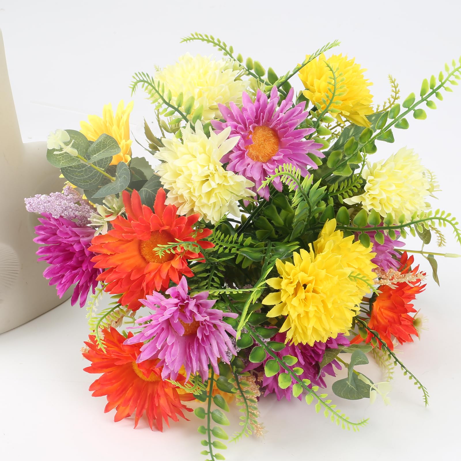 MHMJON dining-table setup with colorful silk flowers for elegance