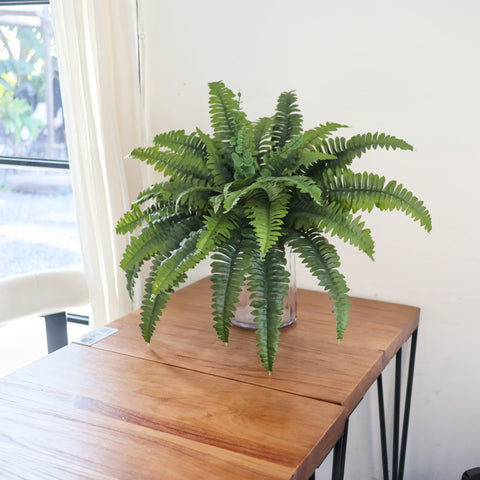 MILHAO FOREST UV-resistant faux ferns stay vibrant year-round.