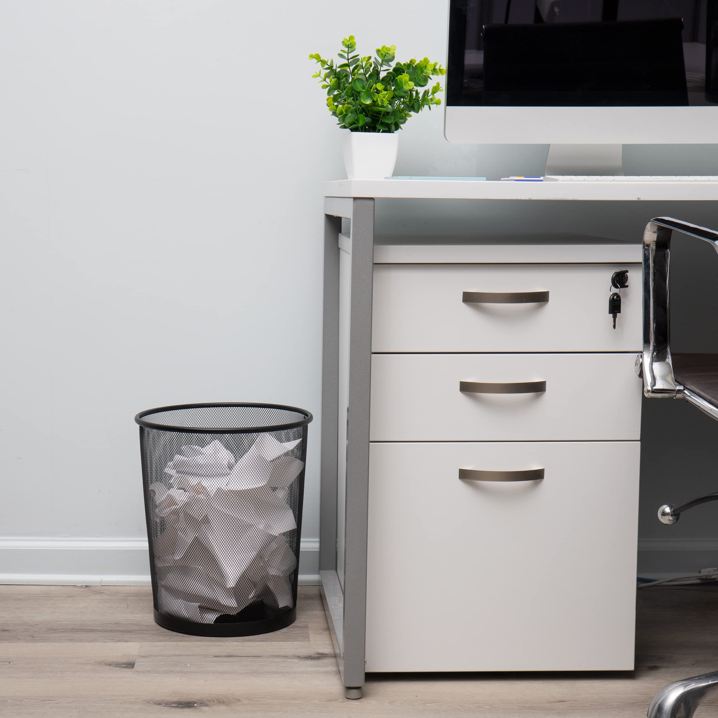 Mind Reader mesh trash can set, top view showing round forms for versatile placement.
