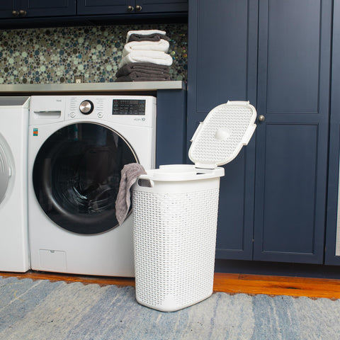 Mind Reader Slim Laundry Hamper 60L capacity for towels and clothes in bedrooms and baths.