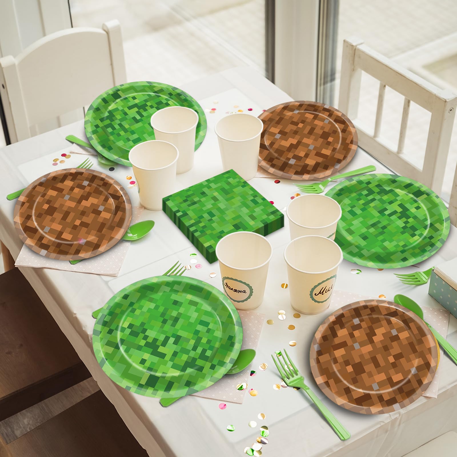 MinFyberd pixel party packaging showing complete disposable tableware