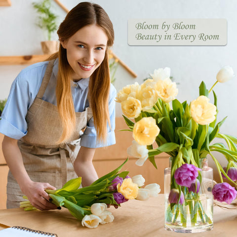 Misognare clear glass vase, transparent body reflecting light for bright décor.