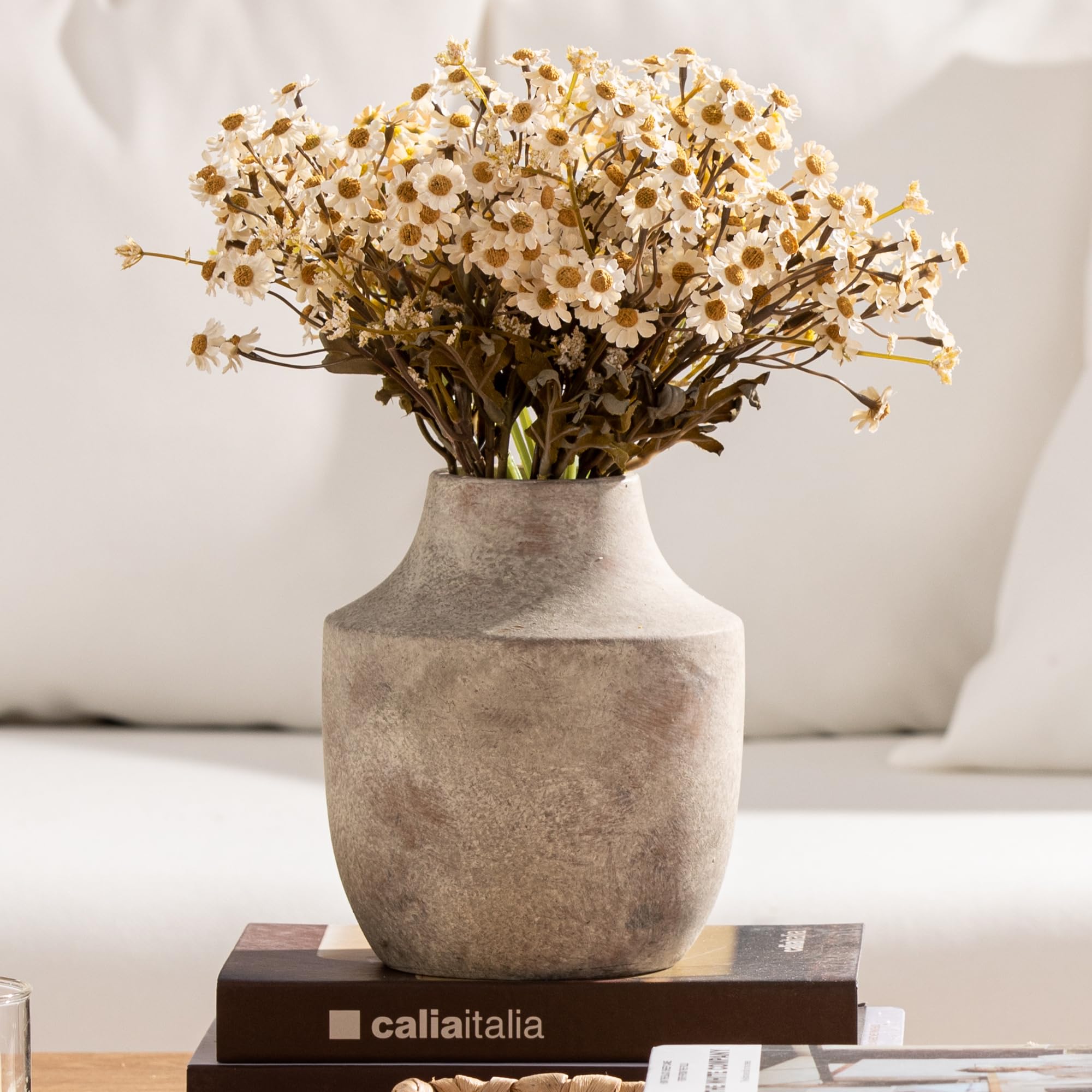 Mitt&Ditt mini living room vase displayed on a coffee table