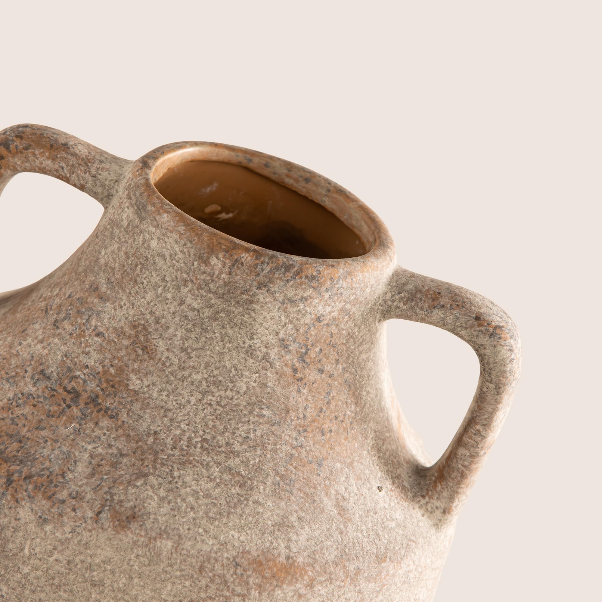 Mitt&Ditt vintage inspired vase makes a thoughtful gift for occasions