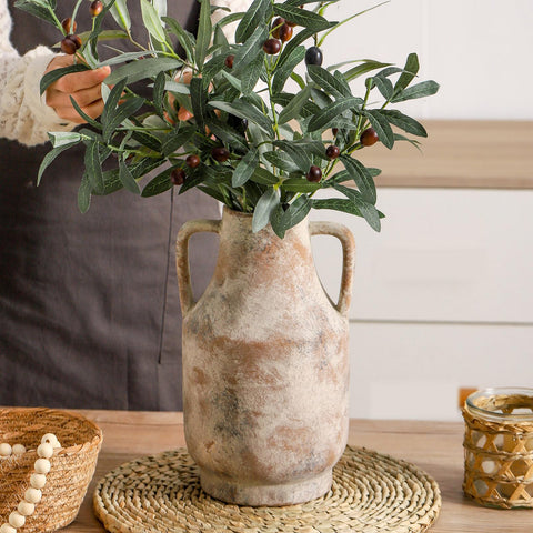 Mitt&Ditt rustic vase makes a thoughtful gift for holidays and anniversaries.