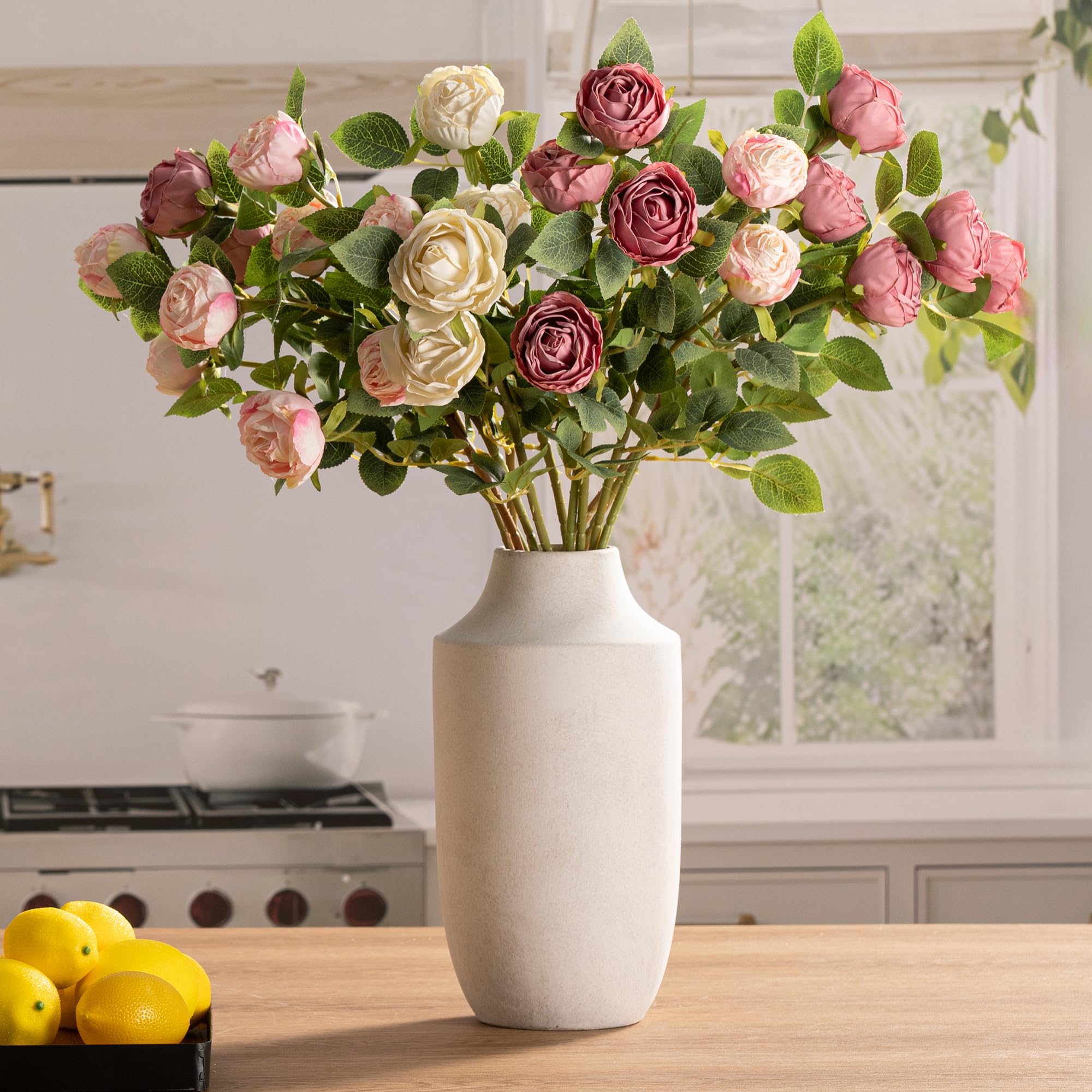 Mitt&Ditt non-slip bottom vase protects surfaces during placement and movement