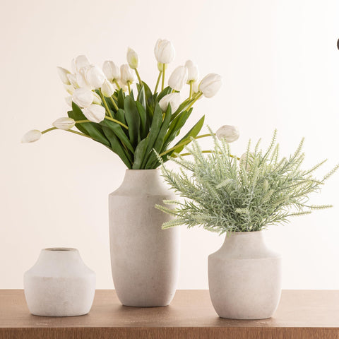 Mitt&Ditt versatile vase fits living room, entryway, or bookshelf displays